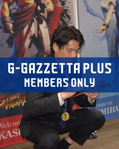 G-GAZZETTA PLUS [Kishimoto interacted with his juniors at the awards ceremony. He showed his characteristic down-to-earth personality by spontaneously signing autographs.]